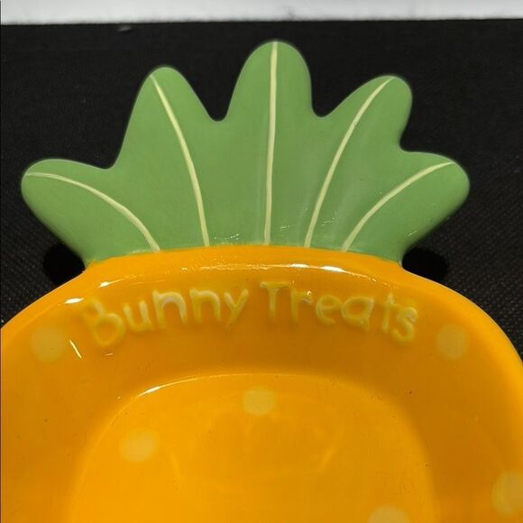Hallmark Carrot-Shaped Dish in Orange and Green - Picture 3 of 6